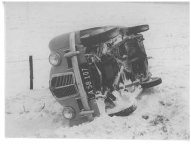 En væltet Austin A40 Somerset 1952-54