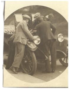 Der kigges på motoren
