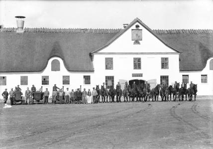 Gruppebillede Favrholm med traktorer