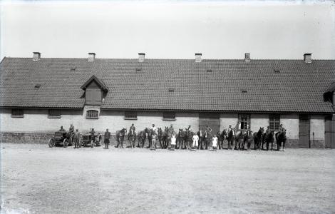Gruppebillede med traktorer