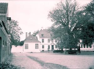 Herregård med personbiler