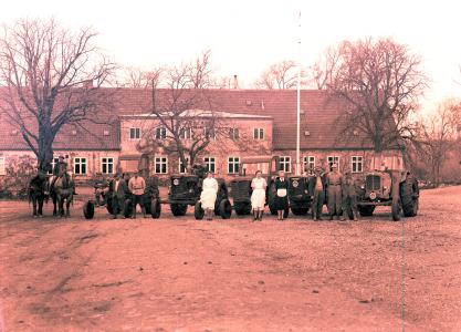 Gruppebillede med traktorer