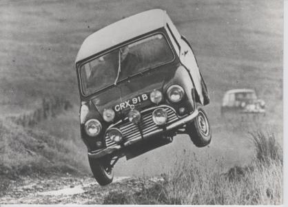 Morris Mini kører rally