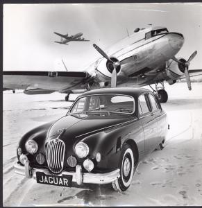 Pressefoto Jaguar MK 1 i lufthavn