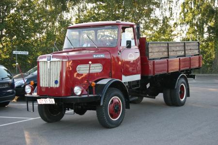 Büssing lastbil og en Fiat