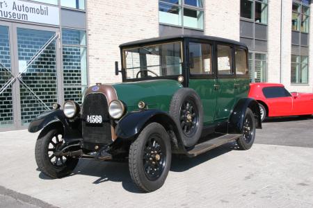 En Fiat foran Sommers Museum