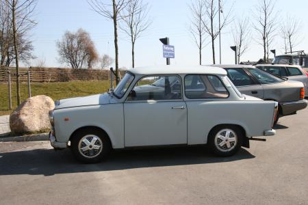 En Trabant med hurtige hjulkapsler