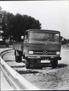Mercedes-Benz lastvogn LP 808 (3 foto's)