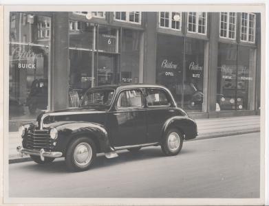 Vauxhall 6 foran Bülows udstilling