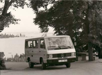 Mercedes-Benz 100
