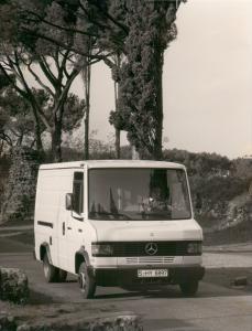 Mercedes-Benz 409 D (4 foto)
