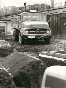 Mercedes-Benz lastvogn L 328 / L 911 (11 fabriksfoto) 