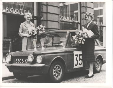 Miss Smith og hendes Hillman Imp