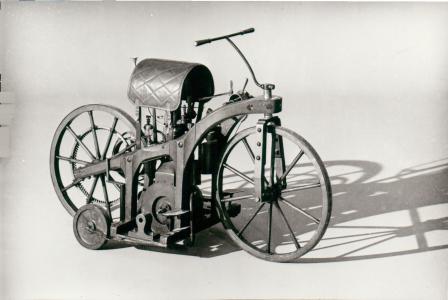 Daimler motorcykel 1885 (7 fabriksfoto)