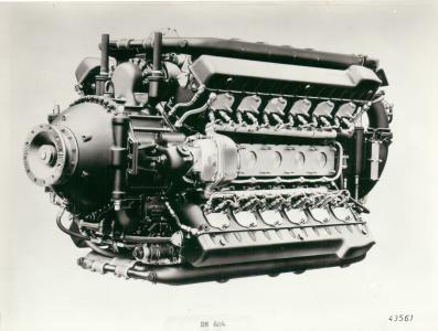 Daimler Benz flymotor (2 fabriksfoto)