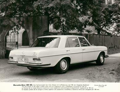 Mercedes-Benz W109 300SEL