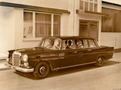 Mercedes-Benz W111 200D 8pers. Taxa