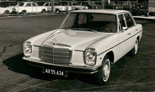 Mercedes-Benz W115 200/230 (10 fabriksfoto)