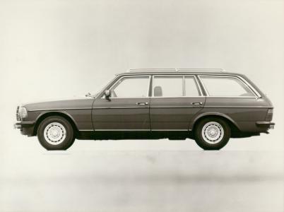 Mercedes-Benz W123 200TD/300TD Turbo 1978 (14 fabriksfoto)