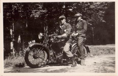 To mand på BSA motorcykel