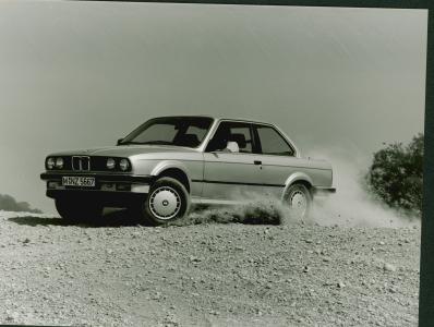 BMW 325i (2 foto)