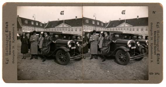 Biler på torv